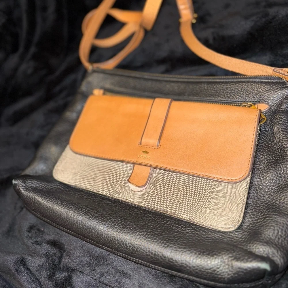 Fossil Black and Tan Crossbody Bag with Structured Elegance